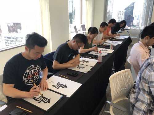 zhiachong painting in office
